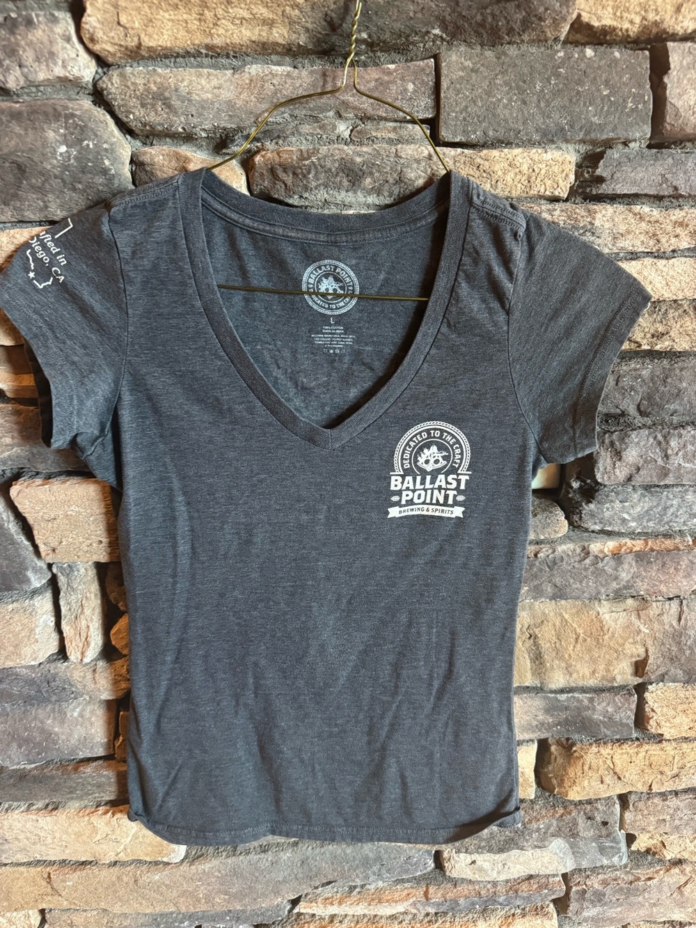 Women's Ballast Point large Charcoal V-Neck Tee